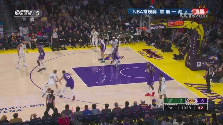 格林单打东契奇 后撤步三分命中 格林单打东契奇 后撤步三分命中